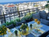 ????Girne'nin Merkezinde 8. Katta Deniz ve Şehir Manzaralı Satılık Lüks Residence Daire 3+1 180m2