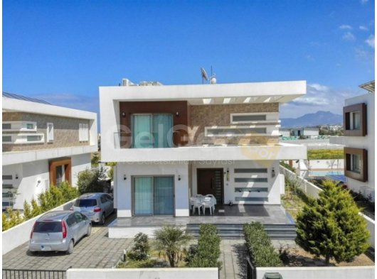 ÇATALKÖYDE FULL EŞYALI DÖRT YATAK ODALI VİLLA