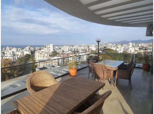 Girne Merkezde Kiralık Penthouse 1+1 Eşyalı Daire