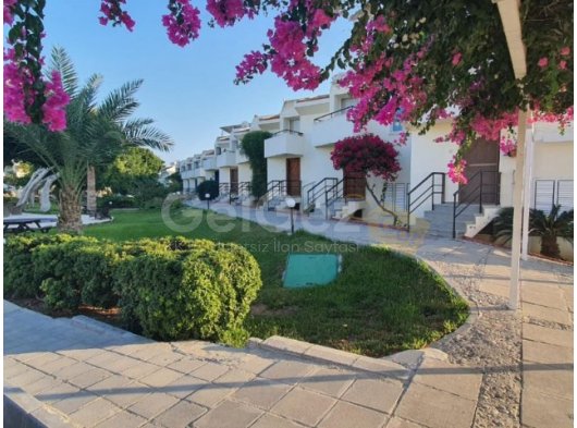 İSKELE BOĞAZTEPE TATIL SITESINDE SATILIK 2 YATAK ODALI IKIZ EV