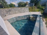 Alsancak'ta Üç yatak odalı Satılık Villa