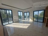 Alsancak'ta Üç yatak odalı Satılık Villa