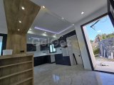Alsancak'ta Üç yatak odalı Satılık Villa