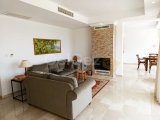 ÜÇ YATAK ODALI MOBİLYALI LÜKS SAHİLDEKİ DENİZ KENARI BUNGALOW