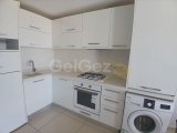 Kiralık 1+0 Caddemde 350£ geniş 4 aylık peşin 1 komisyon 1 depozito