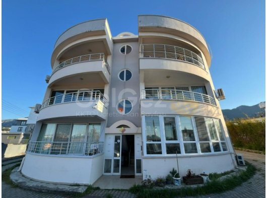 ALSANCAK ANAYOL ÜZERİNDE ÜÇ YATAK ODALI DAİRE