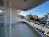 ALSANCAK ANAYOL ÜZERİNDE ÜÇ YATAK ODALI DAİRE
