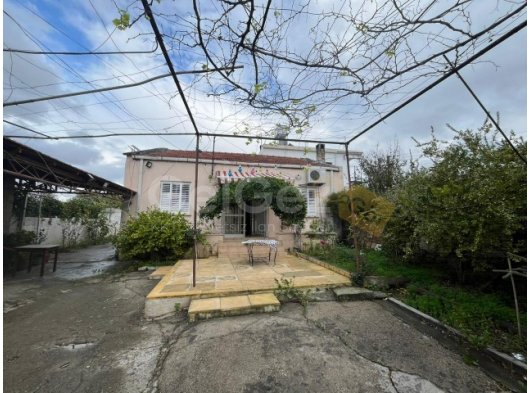 TEK KATLI İKİ YATAK ODALI GELENEKSEL KIBRIS EVİ