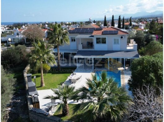 BELLAPAIS'TE MUHTEŞEM MANZARALI DÖRT YATAK ODALI HAVUZLU VİLLA