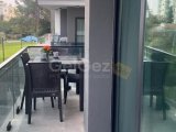 GİRNE MERKEZDE HER YERE ULAŞIMI KOLAY NEZİH BİR SİTEDE İKİ YATAK ODALI DAİRE
