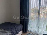 GİRNE MERKEZDE HER YERE ULAŞIMI KOLAY NEZİH BİR SİTEDE İKİ YATAK ODALI DAİRE