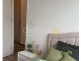 GİRNE MERKEZDE HER YERE ULAŞIMI KOLAY NEZİH BİR SİTEDE İKİ YATAK ODALI DAİRE
