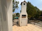 HAVUZLU BİR KOMPLEKS İÇİNDE ÜÇ YATAK ODALI EŞYALI VİLLA