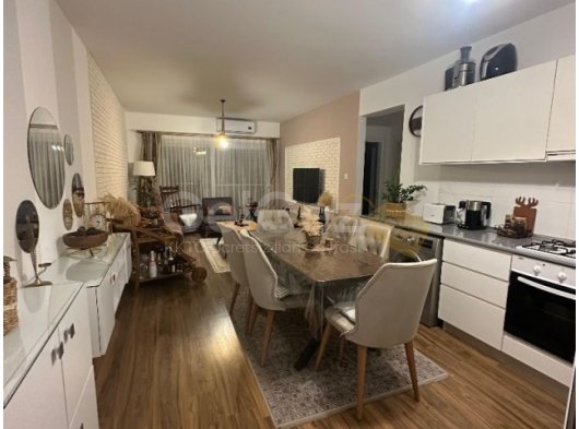 Satılık Sezar sitesinde 2+1 eşyalı 2.etapta 5.katta 83000£