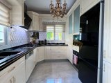 Kuzey Kıbrıs Çatalköy'de Havuzlu ve Arsalı Lüks 4+1 Villa