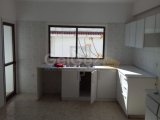 GİRNE MERKEZDE BAKIMLARI YENİ YAPILMIŞ 3+1 SATILIK DAİRE