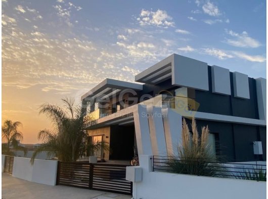 New VILLA within walking distance from the sea.