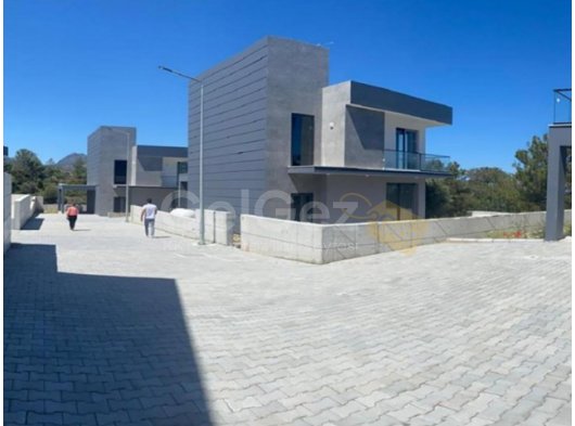 Girne Ozanköyde Kiralık 4+1 Havuzlu Villa / Sıfır Eşyalı / Sıfır Villa