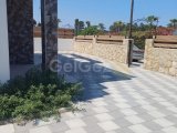 Girne/Ozanköy’de Dağ ve Deniz Manzaralı Sıfır 4+1 Lüks Villa / +905338610484