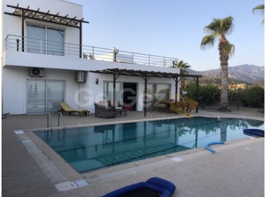 GİRNE BAHÇELİ SATILIK HAVUZLU VİLLA 3+1/315 000 STG/+90 5391147350