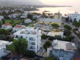 Girne Merit Parkı ve Plajına yürüme mesafesinde, Dağ ve Deniz Manzaralı 2+1 Daire