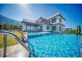 Girne Bellapais Bölgesinde Satılık Özel Tasarım, Türk Malı, Tripleks, Kesintisiz Deniz Manzaralı Lüks Villa