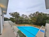 Girne Bellapais'te Satılık Özel Tasarımlı 4+1 Havuzlu Lüks Villa