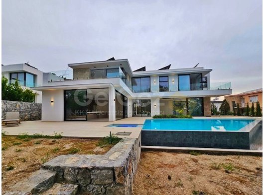 Girne Bellapais'te Satılık Özel Tasarımlı 4+1 Havuzlu Lüks Villa