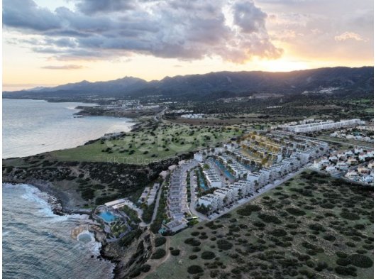 Girne Esentepe Bölgesinde Satılık Sahil Kenarı 2+1 Daireler