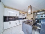 Kıbrıs Girne Esentepe'de Satılık Tam Deniz Manzaralı 4+1 Havuzlu Villa