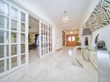 Kıbrıs Girne Esentepe'de Satılık Tam Deniz Manzaralı 4+1 Havuzlu Villa