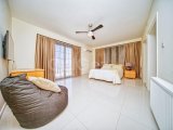 Kıbrıs Girne Esentepe'de Satılık Tam Deniz Manzaralı 4+1 Havuzlu Villa