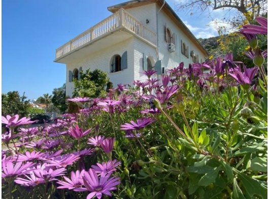 Girne Alsancakta satılık 5+2 özel villa