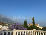 Girne Alsancakta satılık 5+2 özel villa