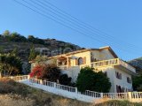 Girne Alsancakta satılık 5+2 özel villa