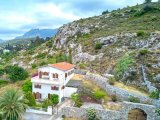 Girne Alsancakta satılık 5+2 özel villa