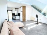 İskele, Kıbrıs'ta deniz sıfır ve dağ manzaralı, satılık 1+1 loft daire