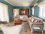 Kıbrıs Girne Bellapais'te Özel Havuzlu ve Geniş Kullanım Alanlı Kiralık 3+1 Villa