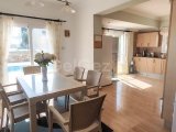 Kıbrıs Girne Bellapais'te Özel Havuzlu ve Geniş Kullanım Alanlı Kiralık 3+1 Villa