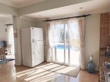 Kıbrıs Girne Bellapais'te Özel Havuzlu ve Geniş Kullanım Alanlı Kiralık 3+1 Villa
