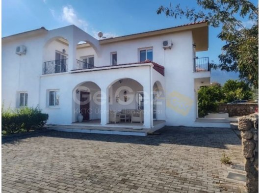 Kıbrıs Girne Bellapais'te Özel Havuzlu ve Geniş Kullanım Alanlı Kiralık 3+1 Villa