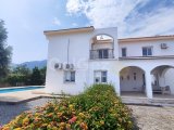 Kıbrıs Girne Bellapais'te Özel Havuzlu ve Geniş Kullanım Alanlı Kiralık 3+1 Villa