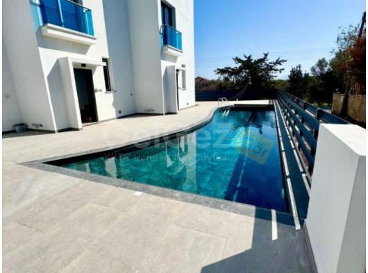 Girne Çatalköy, MC Palace Arkasında Havuzlu Eşyasız Kiralık 2+1 Villa 1.100 STG/+905338202346