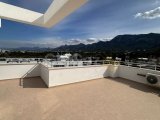 Girne Merkez, Lefkoşa Çemberinde Geniş Teraslı Ticari İzinli Kiralık Ofis 1.500 STG / +905338202343