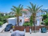 Girne Merkezinde Satılık Özel Konumlu 4+2 Villa