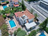 Girne Merkezinde Satılık Özel Konumlu 4+2 Villa