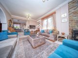 Girne Merkezinde Satılık Özel Konumlu 4+2 Villa