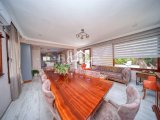 Girne Merkezinde Satılık Özel Konumlu 4+2 Villa