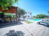 Girne Merkezinde Satılık Özel Konumlu 4+2 Villa