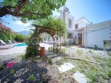 Girne Merkezinde Satılık Özel Konumlu 4+2 Villa
